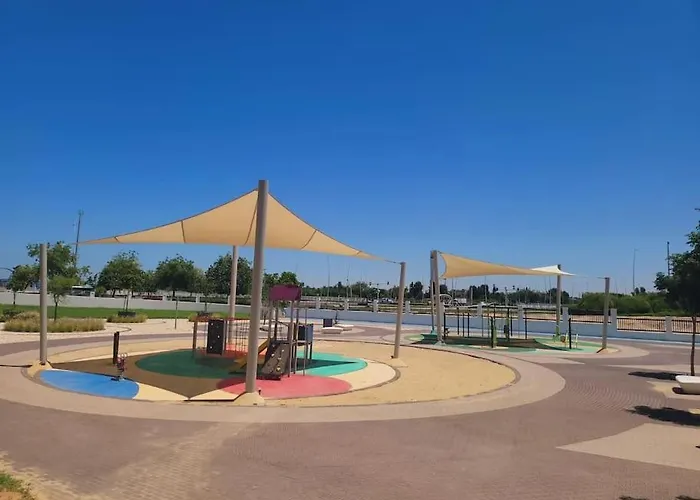 Yas Island Canal 3 - Chic 2Br Near Formula And Amusement Parks