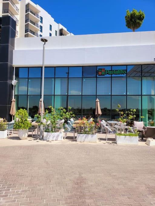 Yas Island Canal 3 - Chic 2br Near Formula And Amusement Parks *
