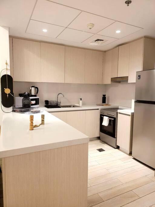 Yas Island Canal 3 - Chic 2br Near Formula And Amusement Parks *