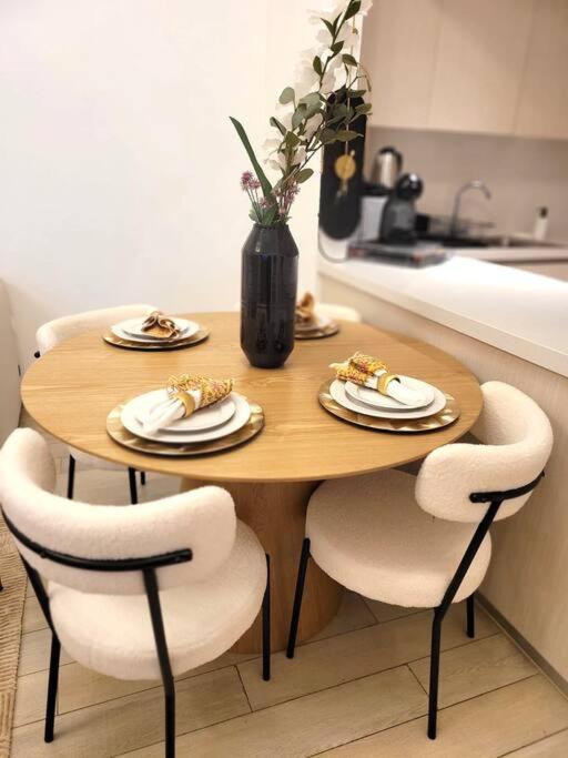 Yas Island Canal 3 - Chic 2br Near Formula And Amusement Parks * أبو ظبي