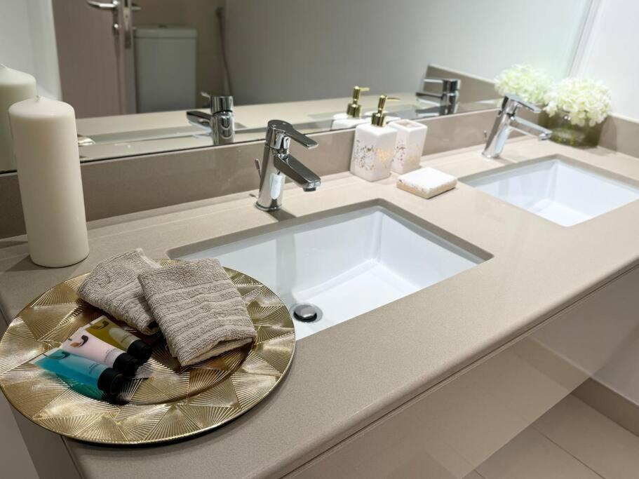شقة Yas Island Canal 3 - Chic 2br Near Formula And Amusement Parks